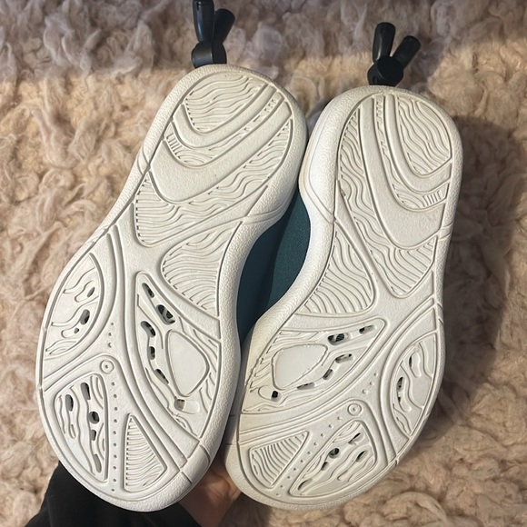 Honeysuckle 6 swim shoes NEW - Picture 2 of 3